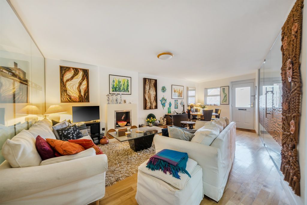 Property photo 3 of 12