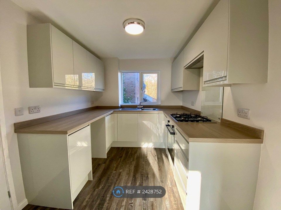 Property photo 2 of 7 Kitchen