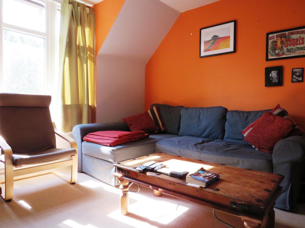 Property photo 3 of 6 Living Room