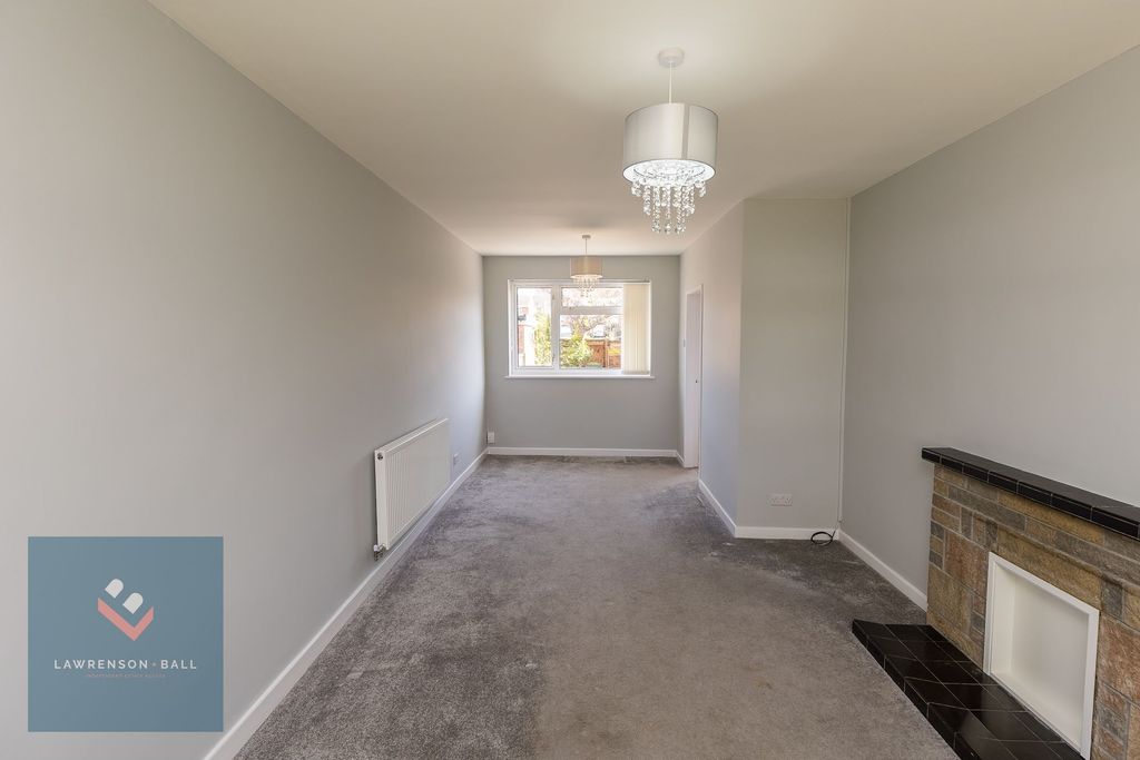 Property photo 2 of 17 Living/Dining Room