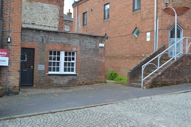 Property photo 2 of 10