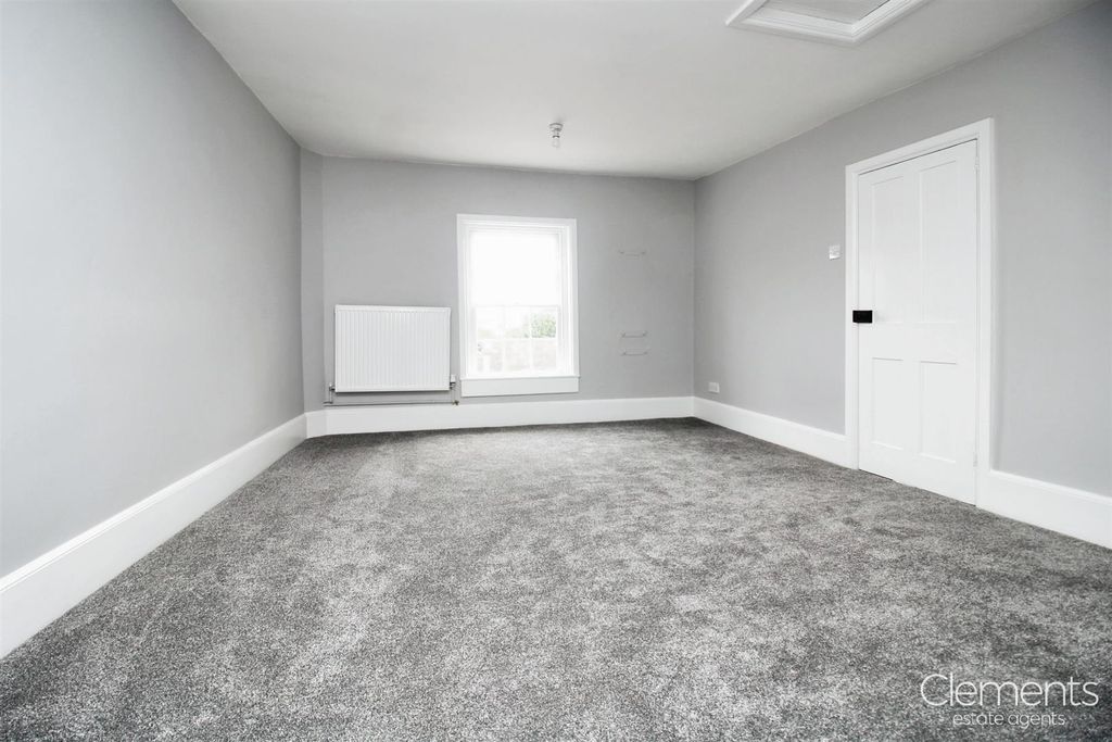 Property photo 3 of 8 005c397c-Bed 201 201.Jpg