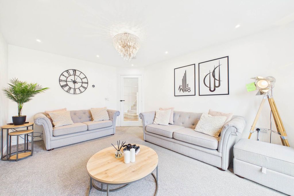 Property photo 2 of 30