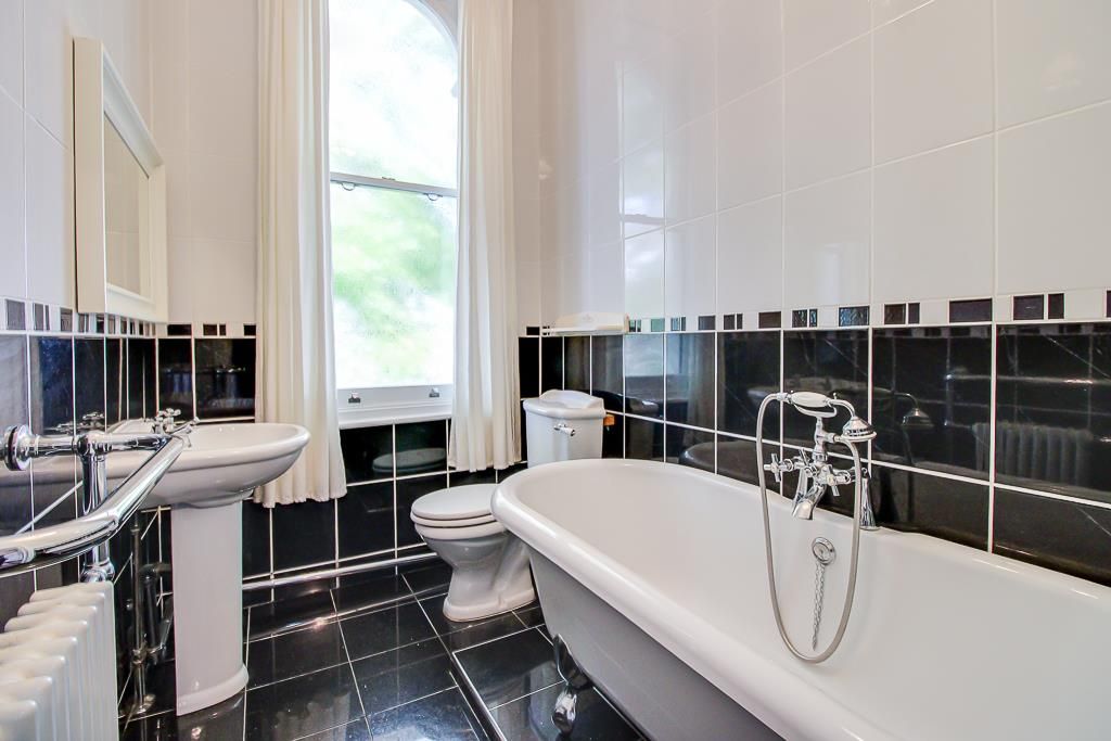 Property photo 1 of 23 Bathroom