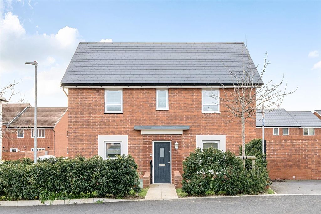 Property photo 1 of 21 Front Garden