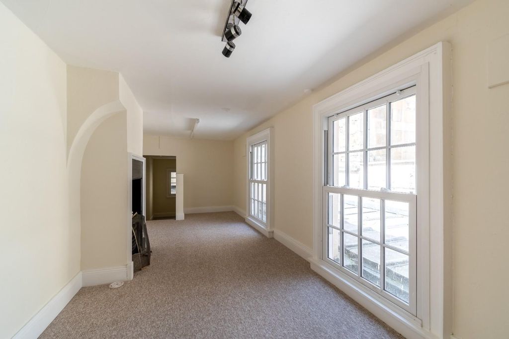 Property photo 3 of 15 30 Southgate Street-2.Jpg