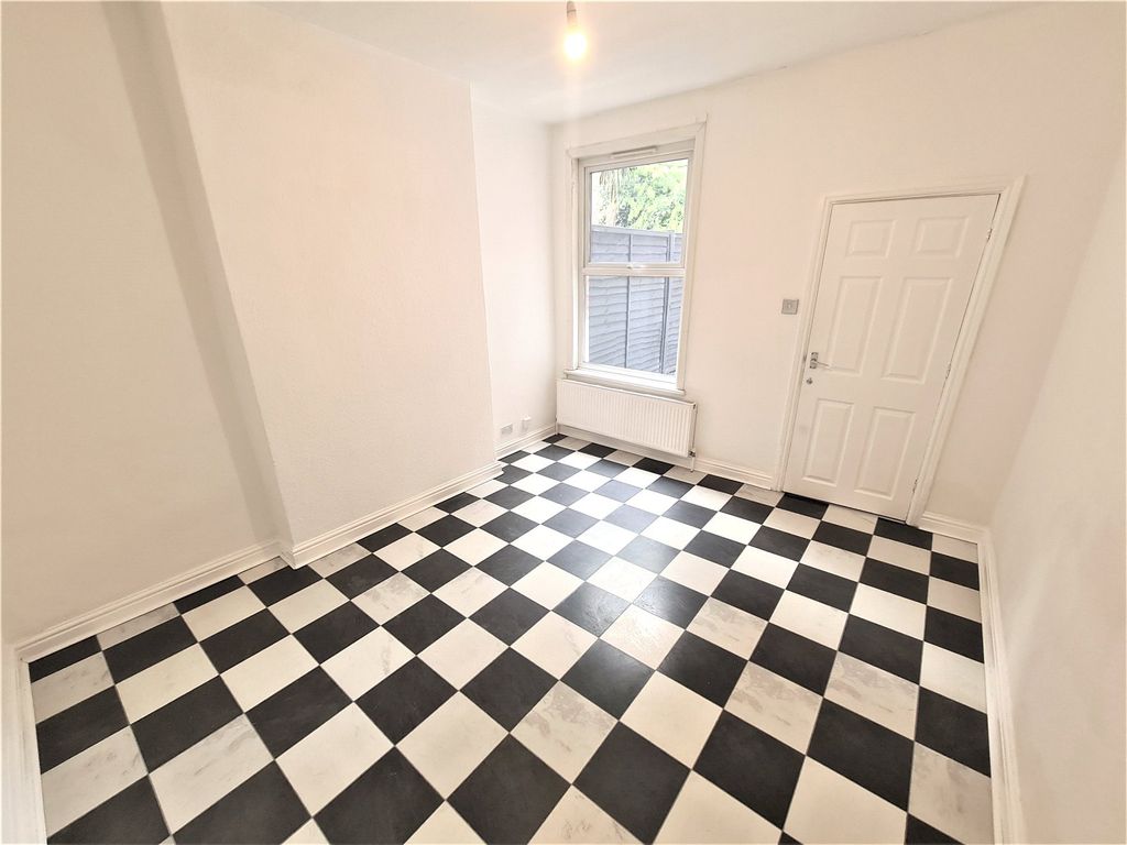 Property photo 3 of 10 Picture No. 21