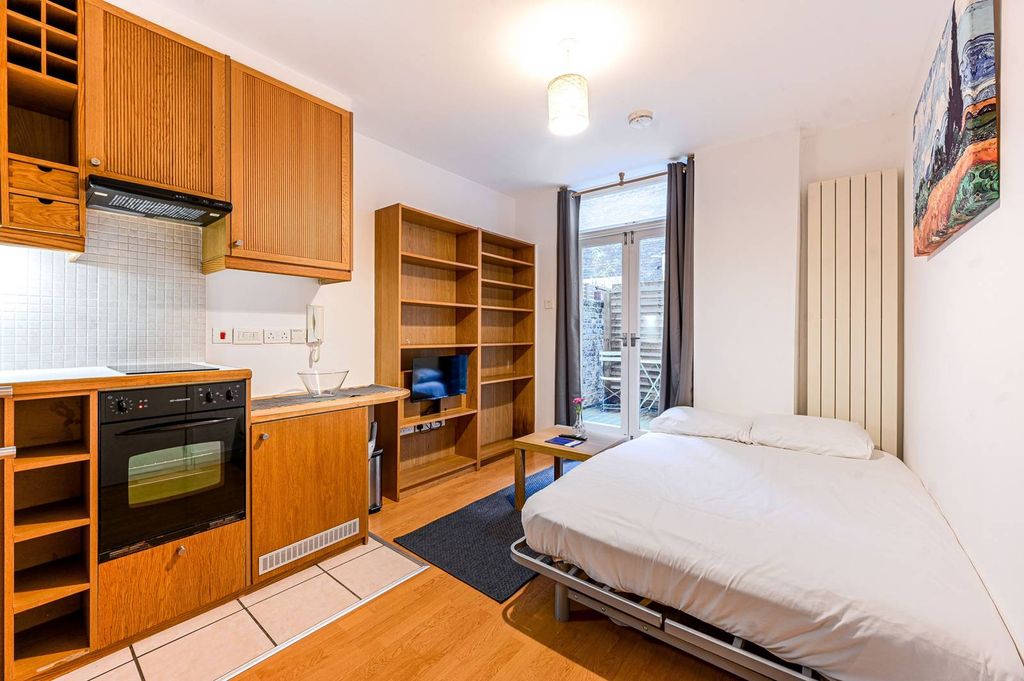 Property photo 3 of 12