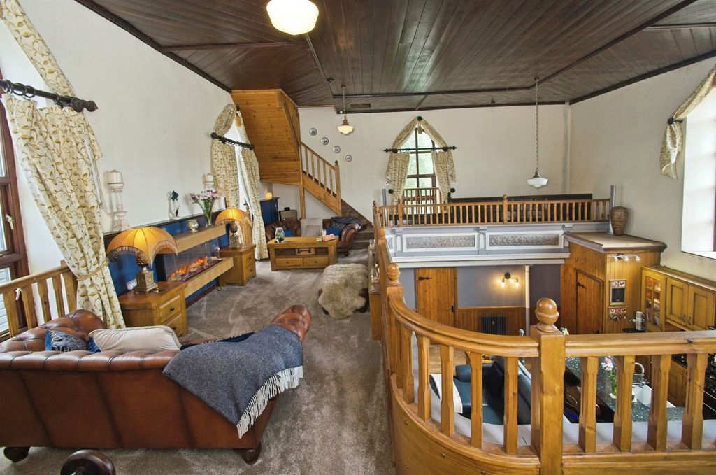 Property photo 3 of 31