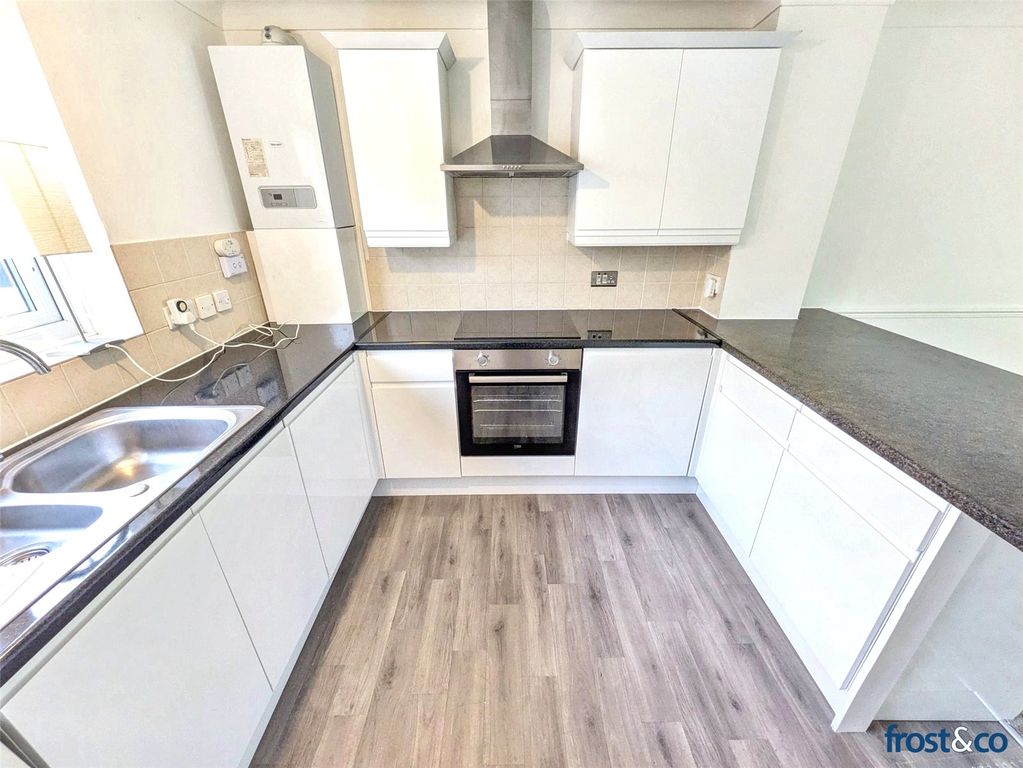 Property photo 3 of 11 Kitchen