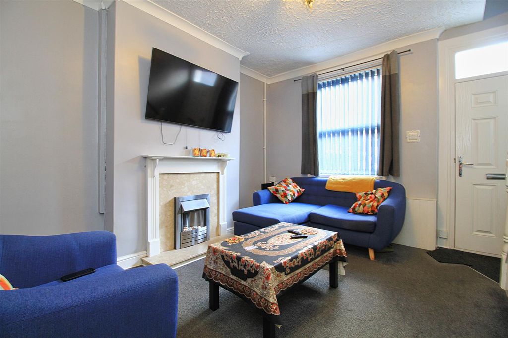 Property photo 3 of 13 Lounge..Jpg