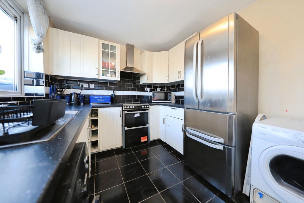 Property photo 3 of 17 Photo
