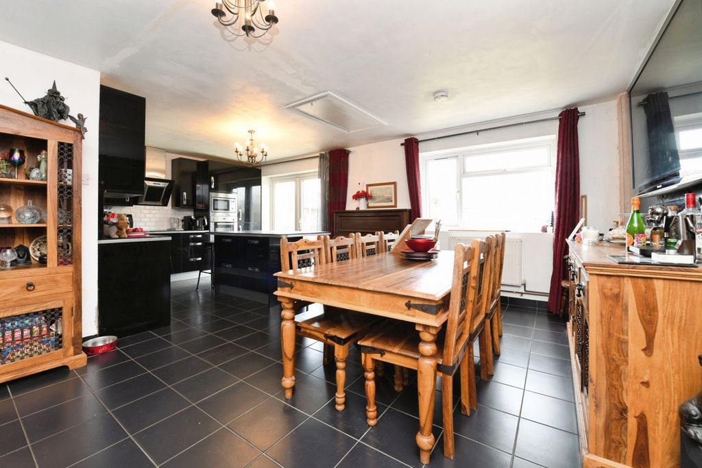 Property photo 3 of 19 Pbox-Img.Jpg