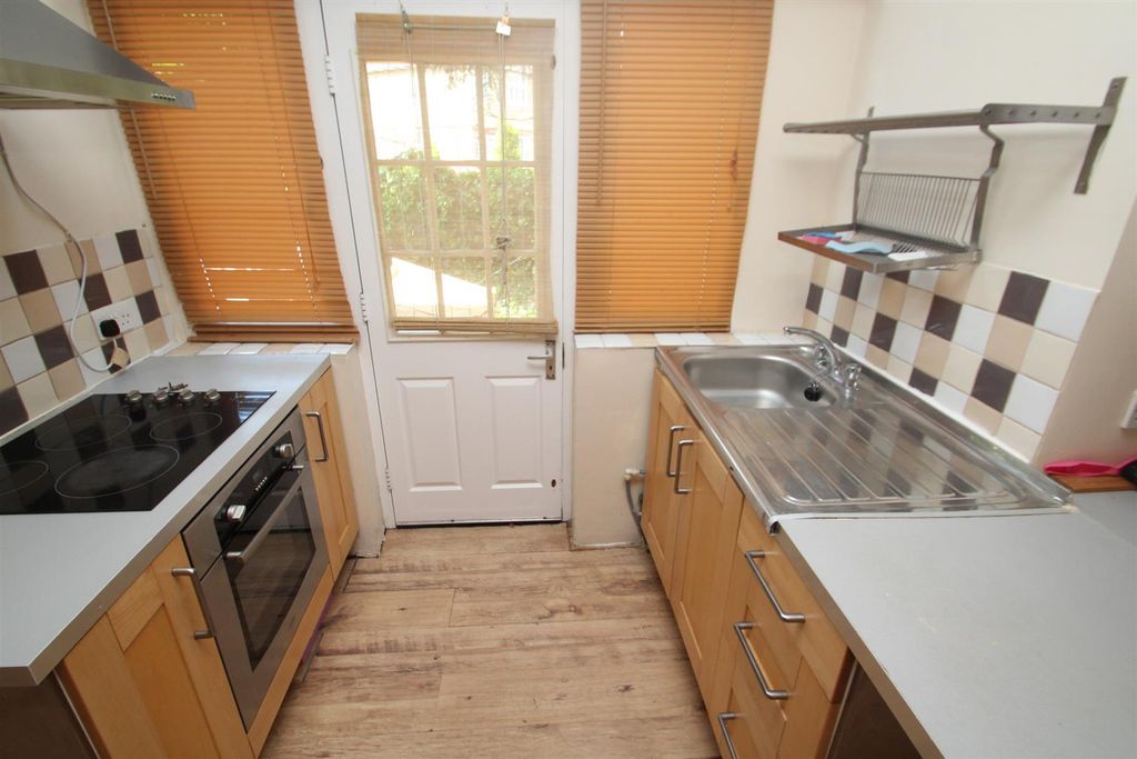 Property photo 3 of 12 Kitchen (2).Jpg