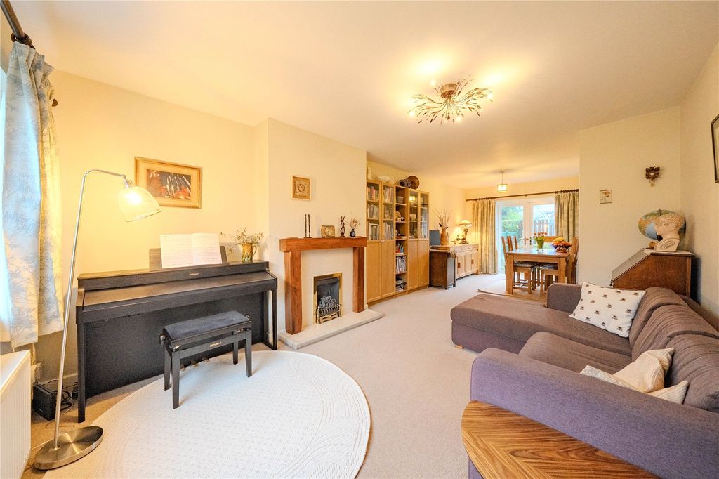 Property photo 2 of 27 Picture No. 15