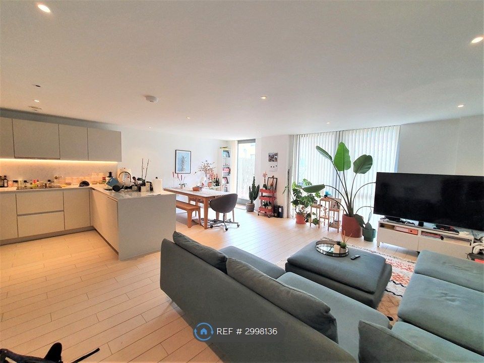 Property photo 2 of 10 Living