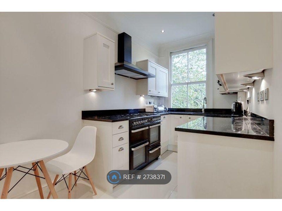 Property photo 2 of 10 Kitchen