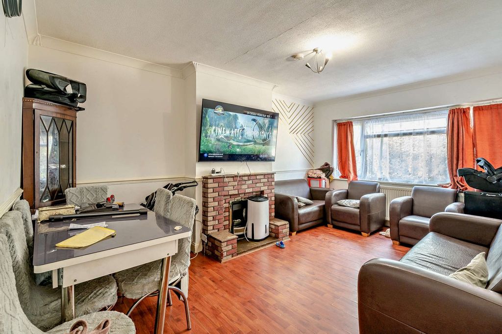 Property photo 2 of 8