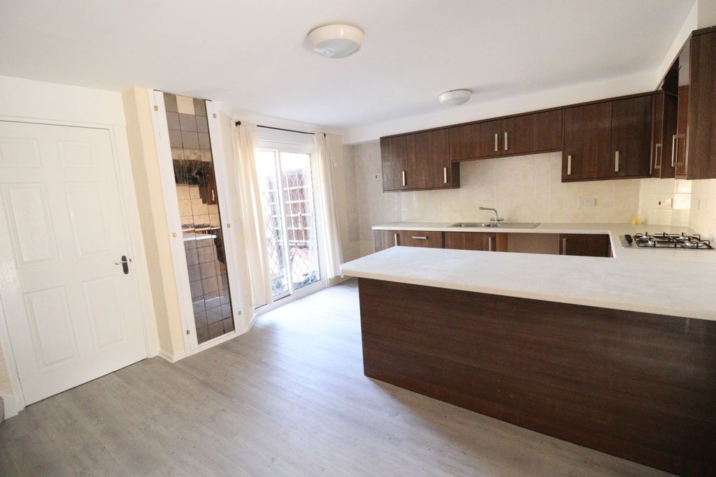 Property photo 2 of 18 Picture No. 34