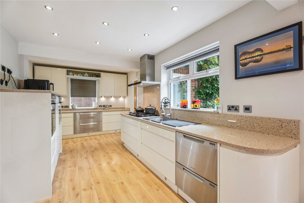 Property photo 2 of 21 Kitchen