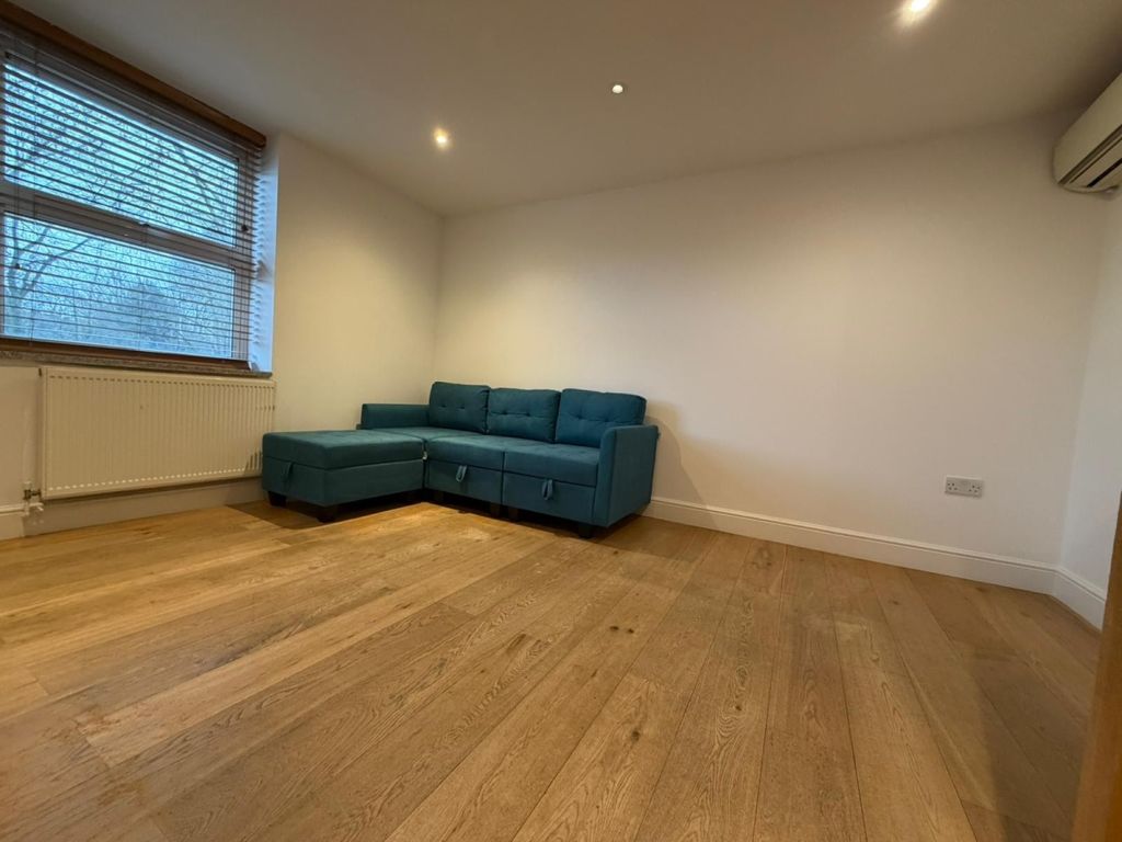 Property photo 3 of 7 Whatsapp Image 20...