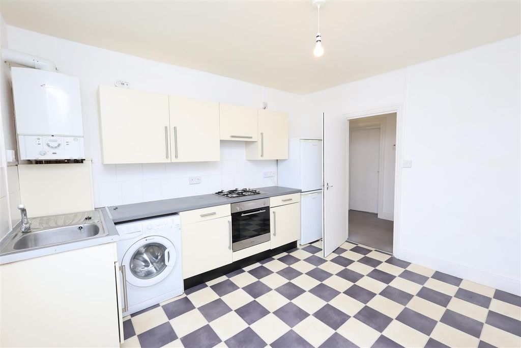 Property photo 3 of 14 Kitchen