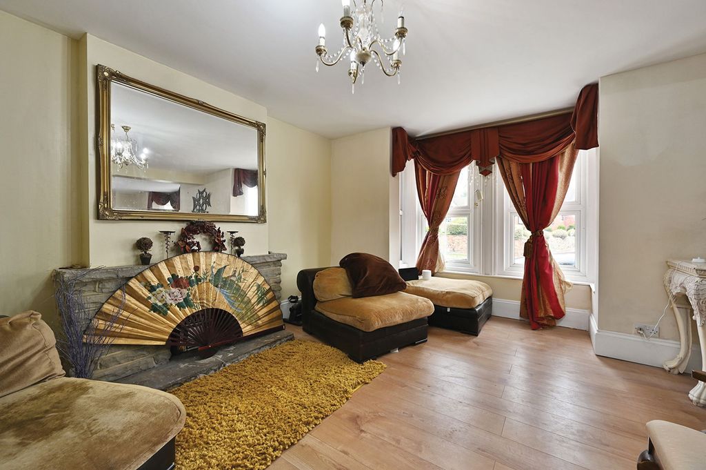 Property photo 3 of 27
