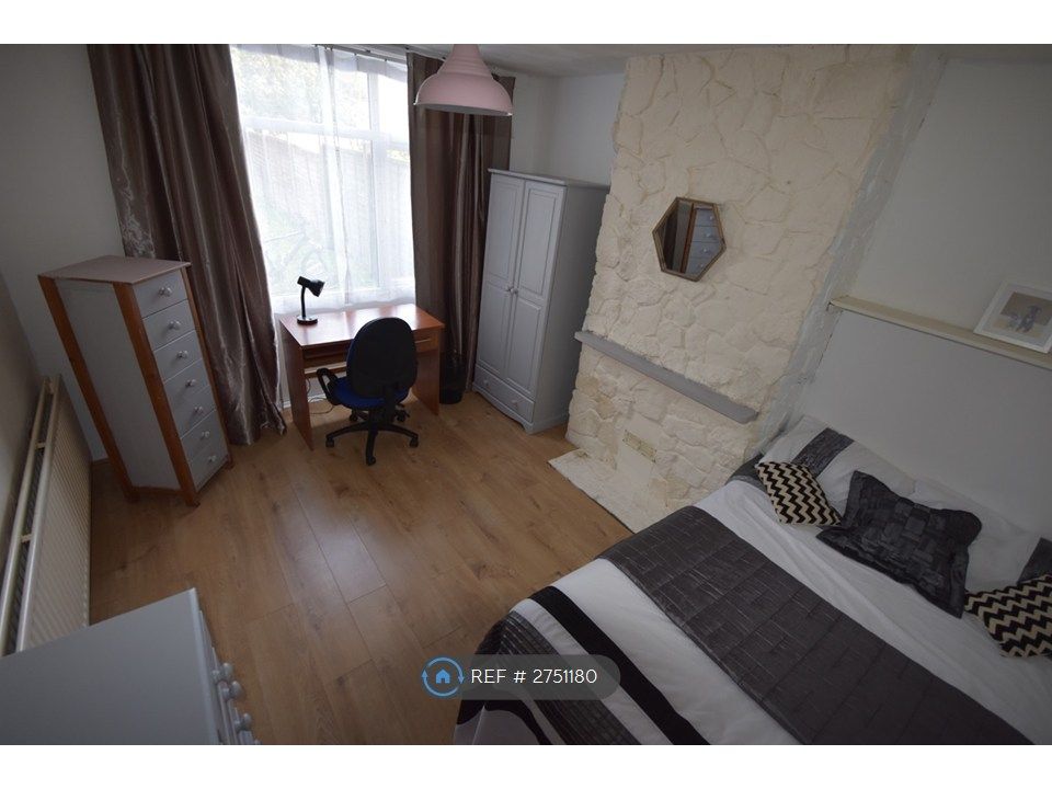 Property photo 1 of 30 Room 2