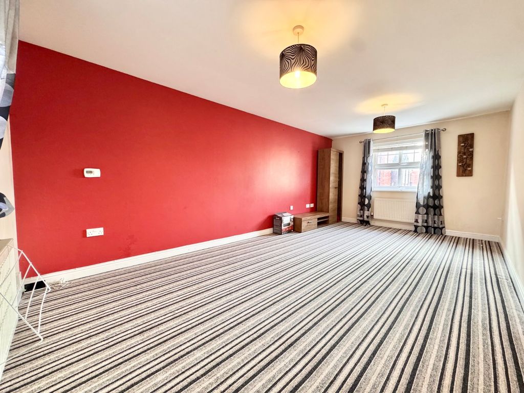 Property photo 2 of 8 Picture No. 17