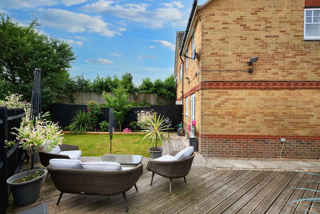 Property photo 2 of 18