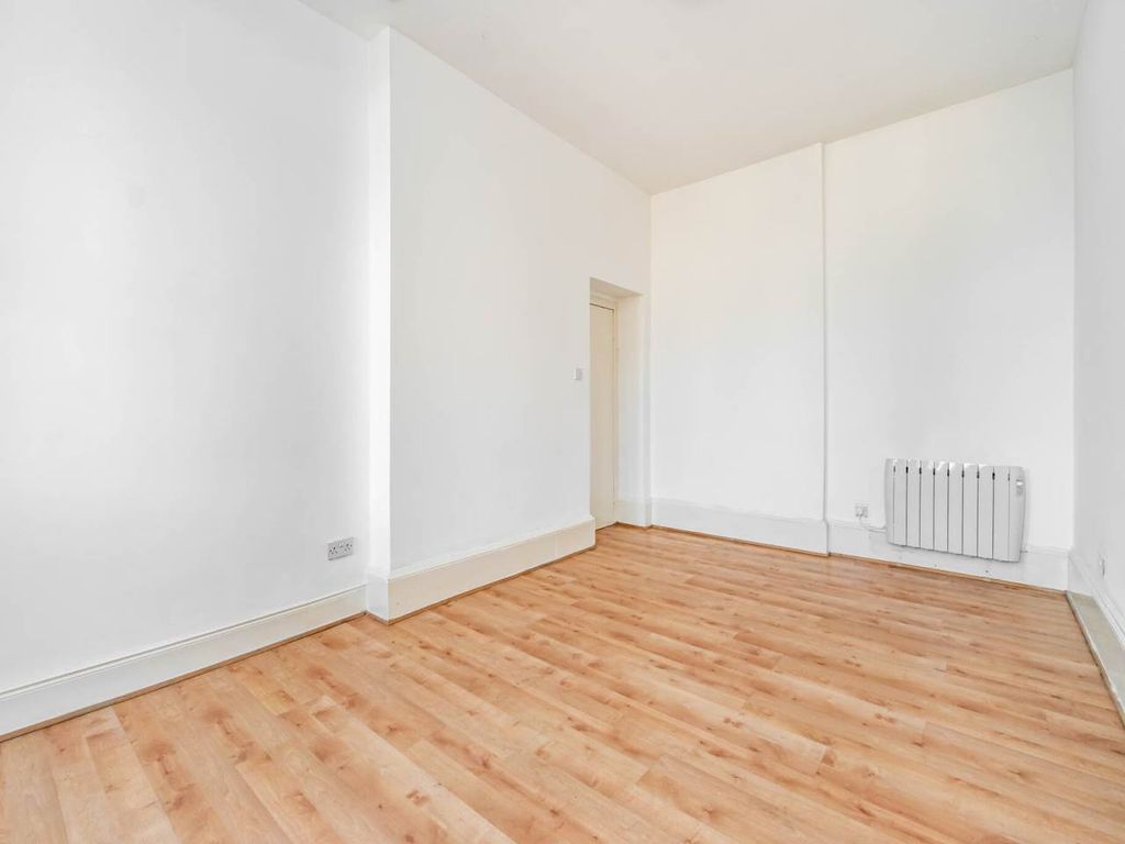 Property photo 3 of 9 61928_125-1F2-Constitutionst-003