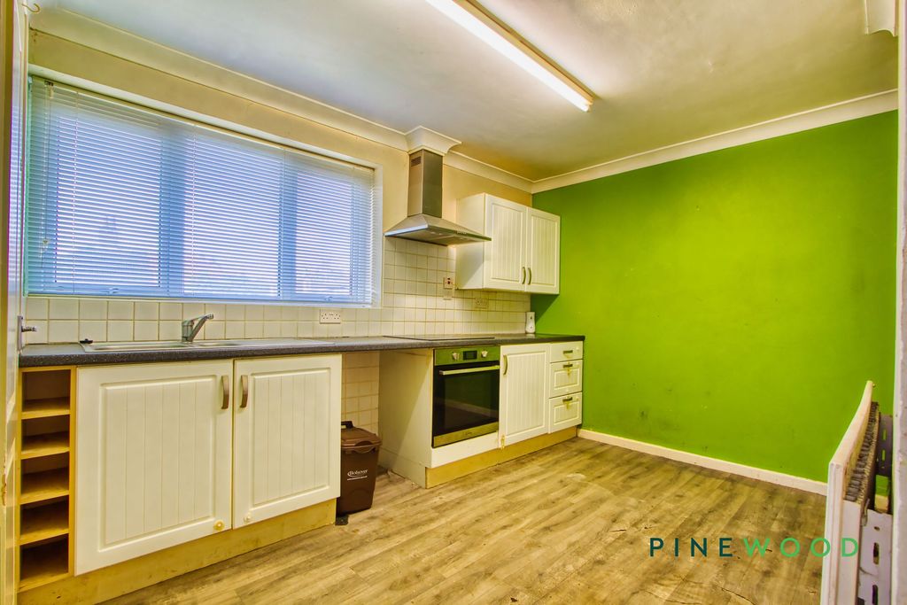 Property photo 2 of 16 Kitchen / Diner