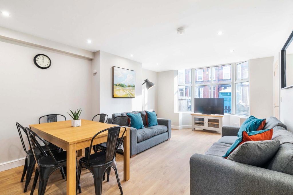 Property photo 2 of 11 Bright, Modern Open-Plan Living Area With Large Fr...