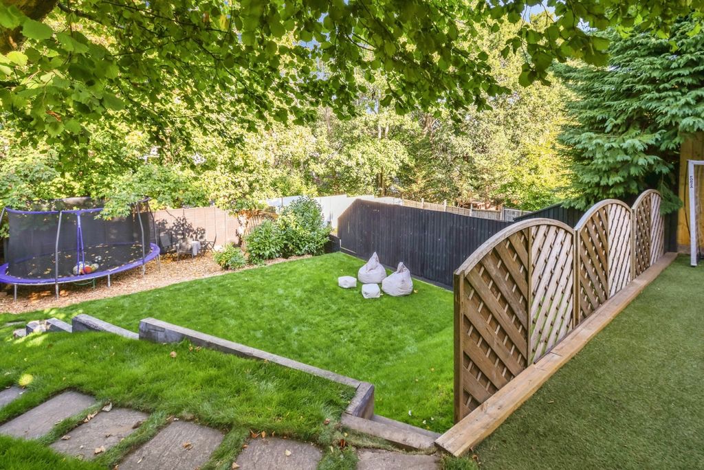 Property photo 3 of 24 Garden