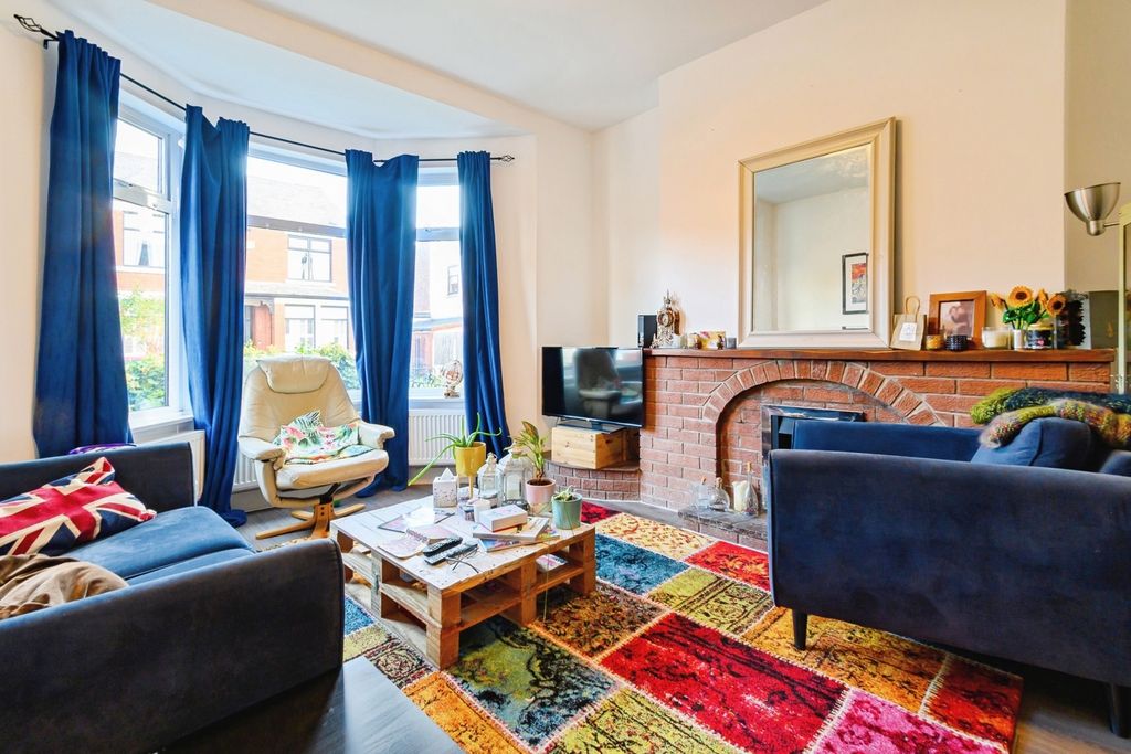 Property photo 3 of 19 Lounge