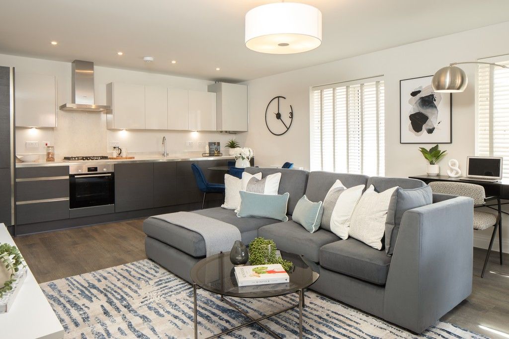 Property photo 1 of 8 Maple Croft, Egham