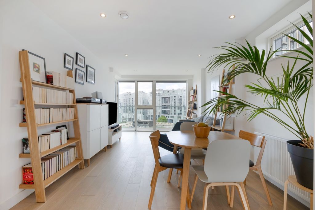 Property photo 2 of 16 93038_Flat 607 Ca...