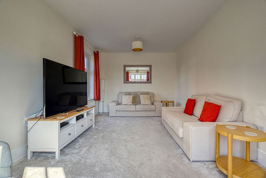 Property photo 2 of 34