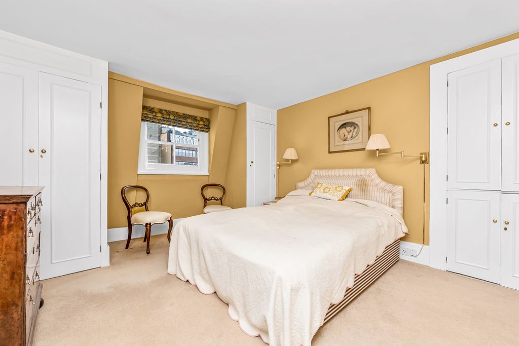Property photo 2 of 12 Bedroom 1