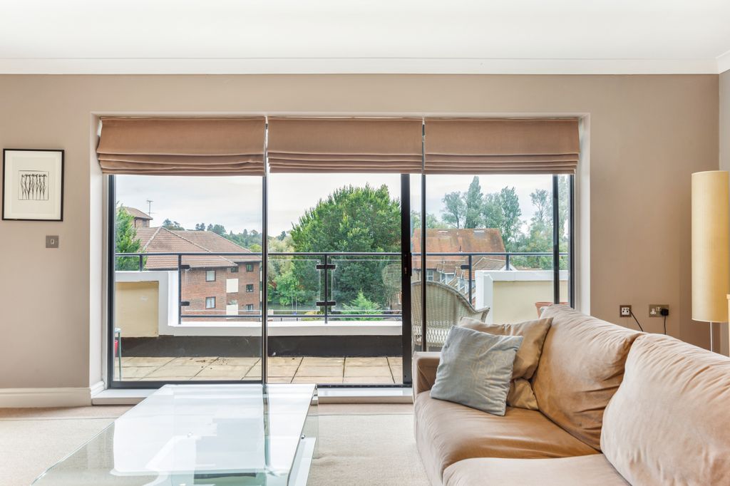 Additional image 8 of 2 bed penthouse for saleRay Park Road, Maidenhead SL6