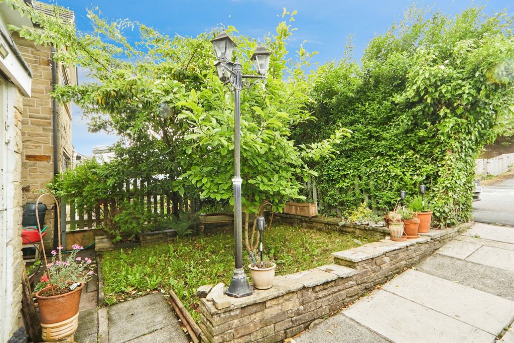 Property photo 2 of 20