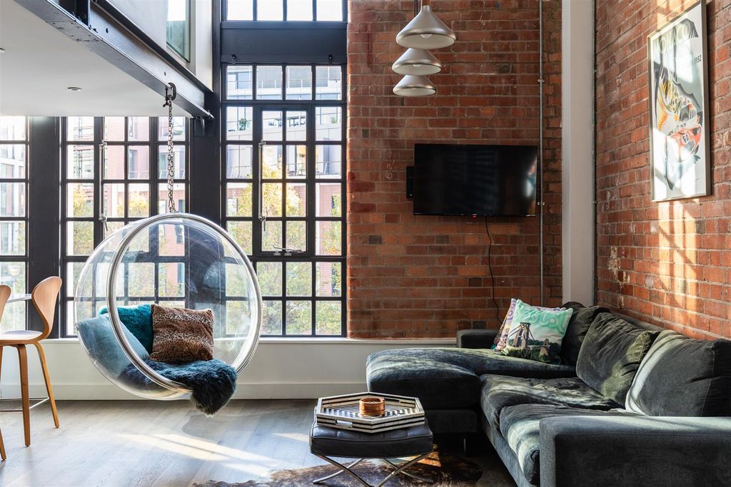 Property photo 2 of 18 Georges Square-3.Jpg