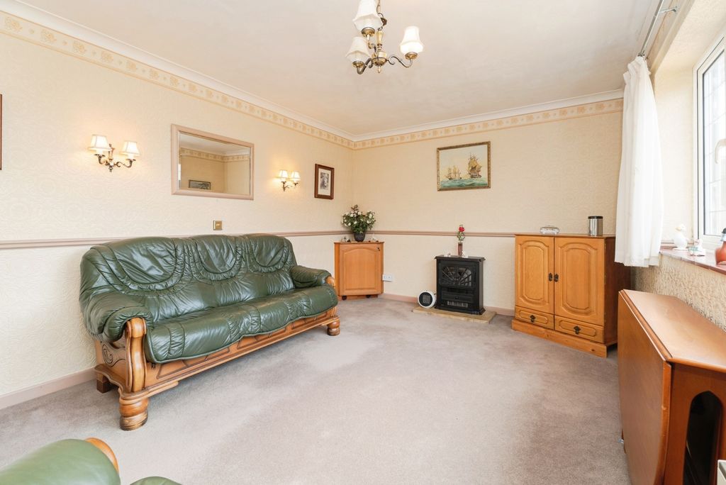 Property photo 2 of 17 Photo