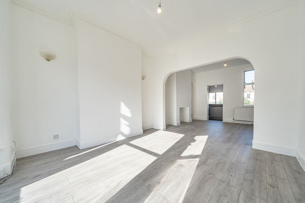 Property photo 3 of 17 1420926-7-699ee37...