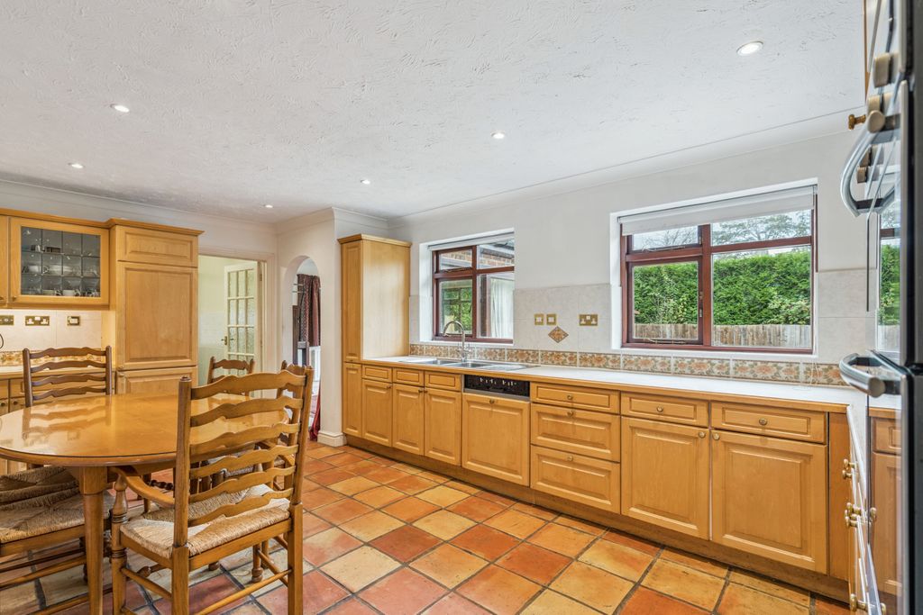 Property photo 3 of 21 Kitchen/ Breakfast