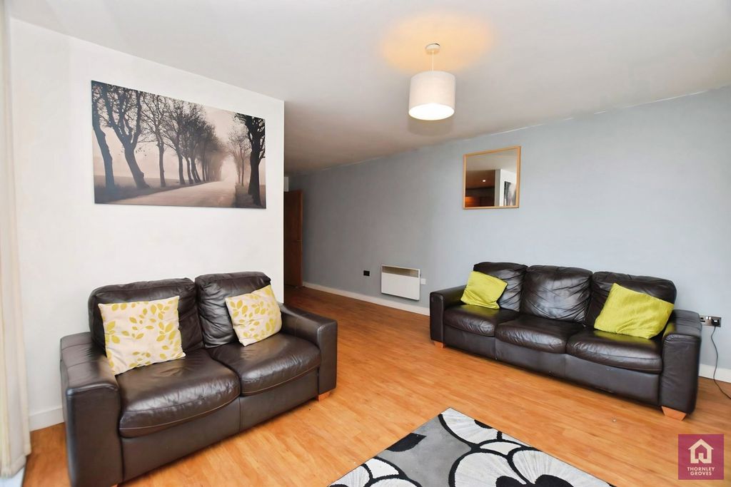 Property photo 2 of 16 Pbox-Img.Jpg