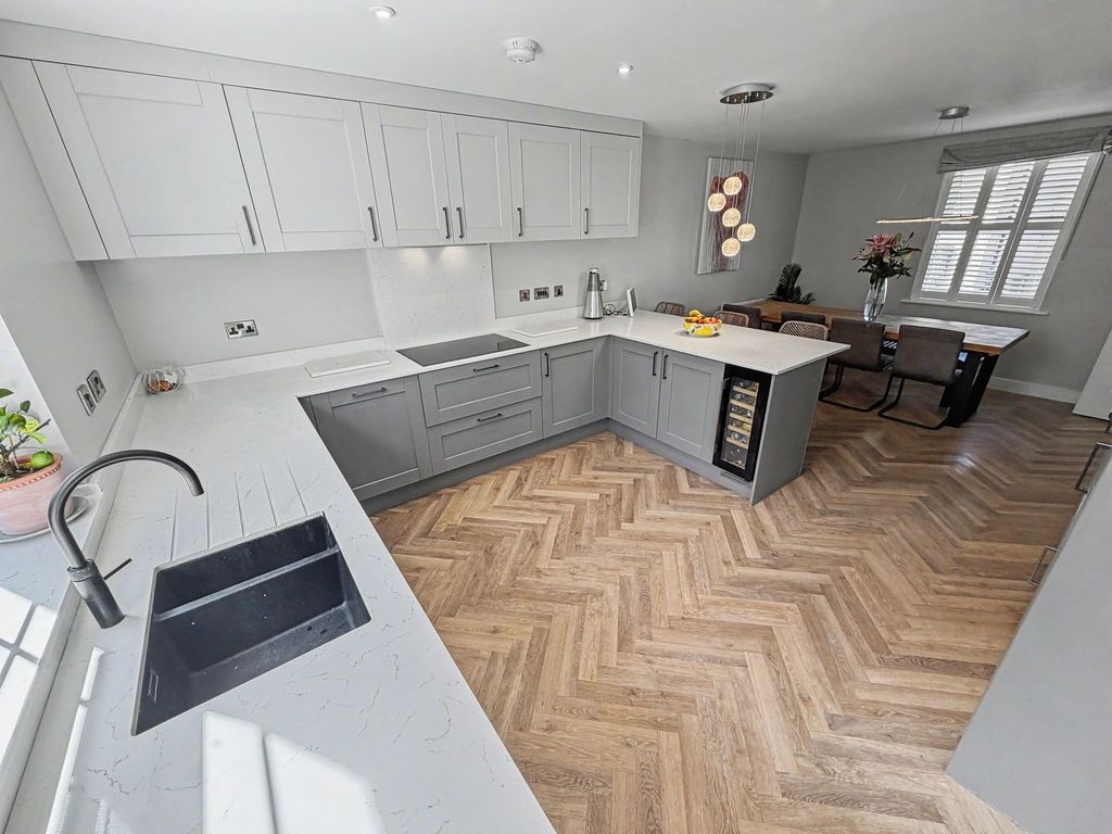 Property photo 3 of 25
