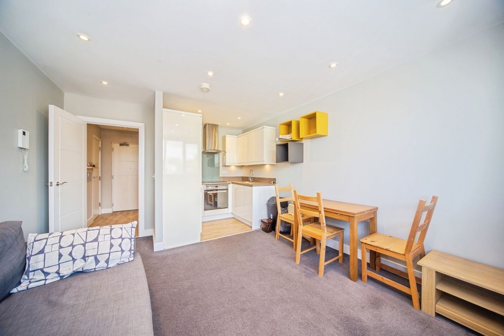 Property photo 3 of 10 Pbox-Img.Jpg