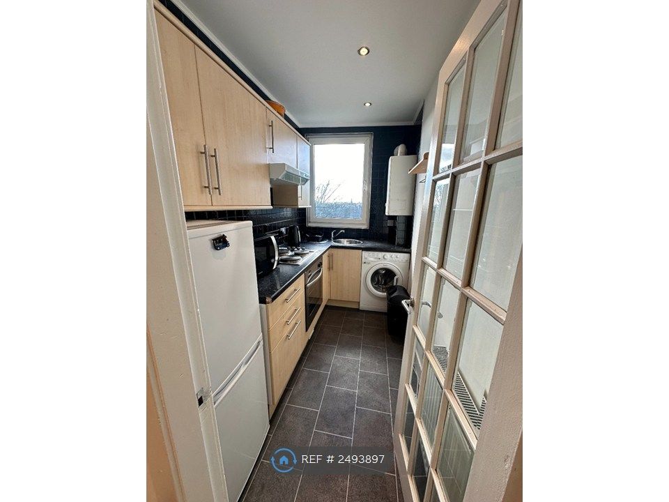 Property photo 3 of 8 Fully Fitted And Equipped Kitchen