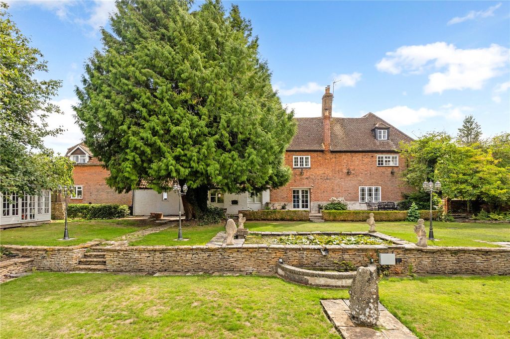 Property photo 1 of 28 Rear Gardens